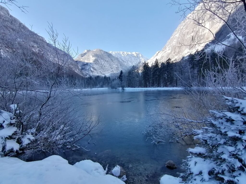 Nach dem Gollinger Wasserfall Winter der Bluntausee Winter - besonders schön bei Neuschnee und blauem Himmel