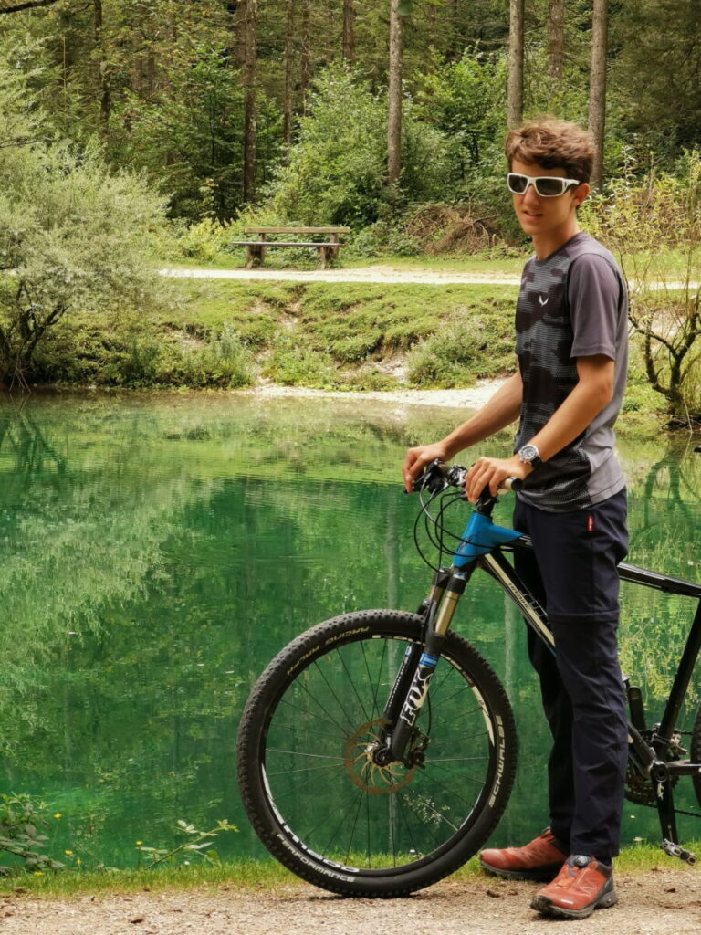 Mit dem Fahrrad zu den Bluntauseen fahren - ist offiziell erlaubt. Es gibt einen beschilderten Radweg