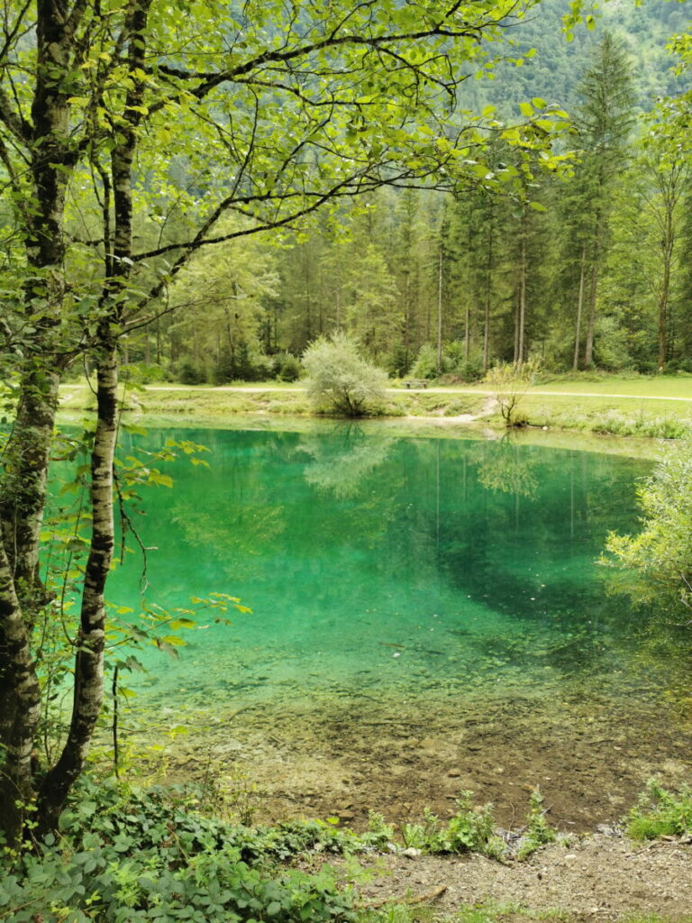 Du kannst eine leichte Wanderung zu den Bluntauseen unternehmen und rund um die Seen wandern