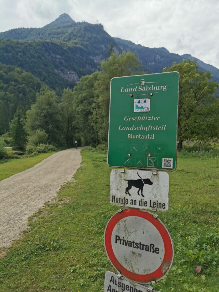 Hier beginnt die eigentliche Bluntautal Wanderung - fern vom Autoverkehr