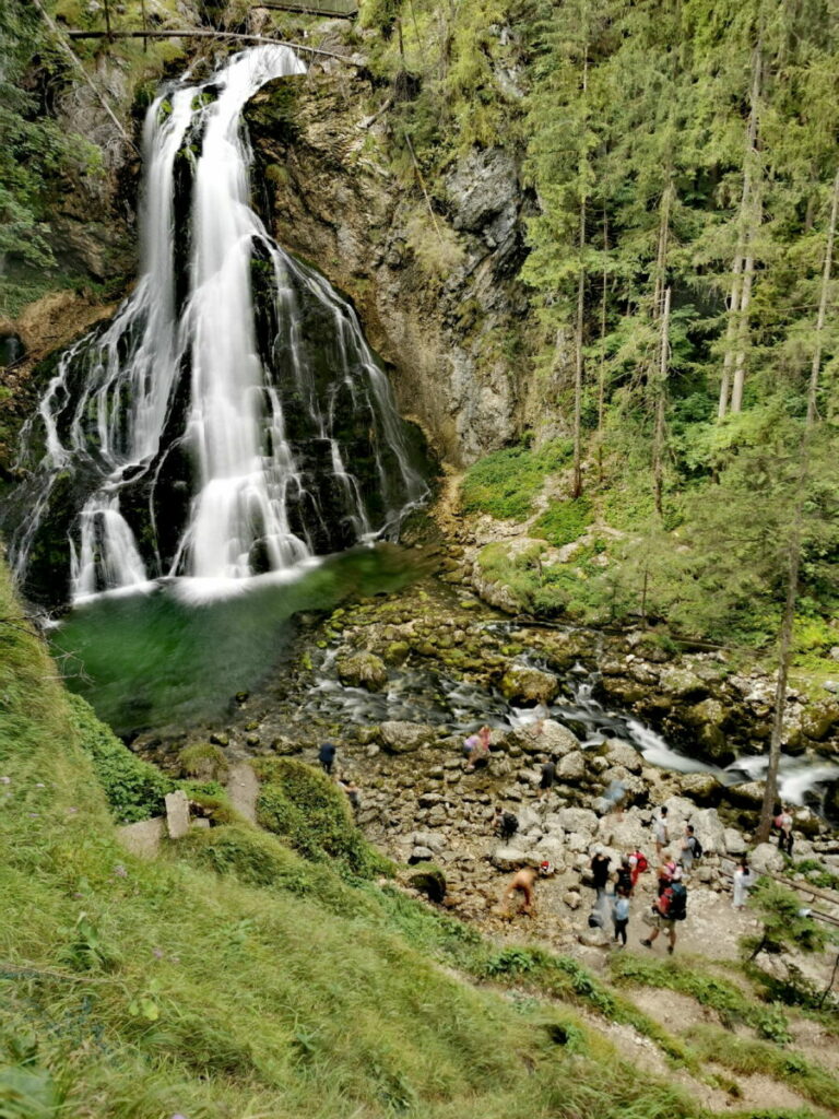 Blick auf die Wasserfall Arena mit Gollinger Wasserfall