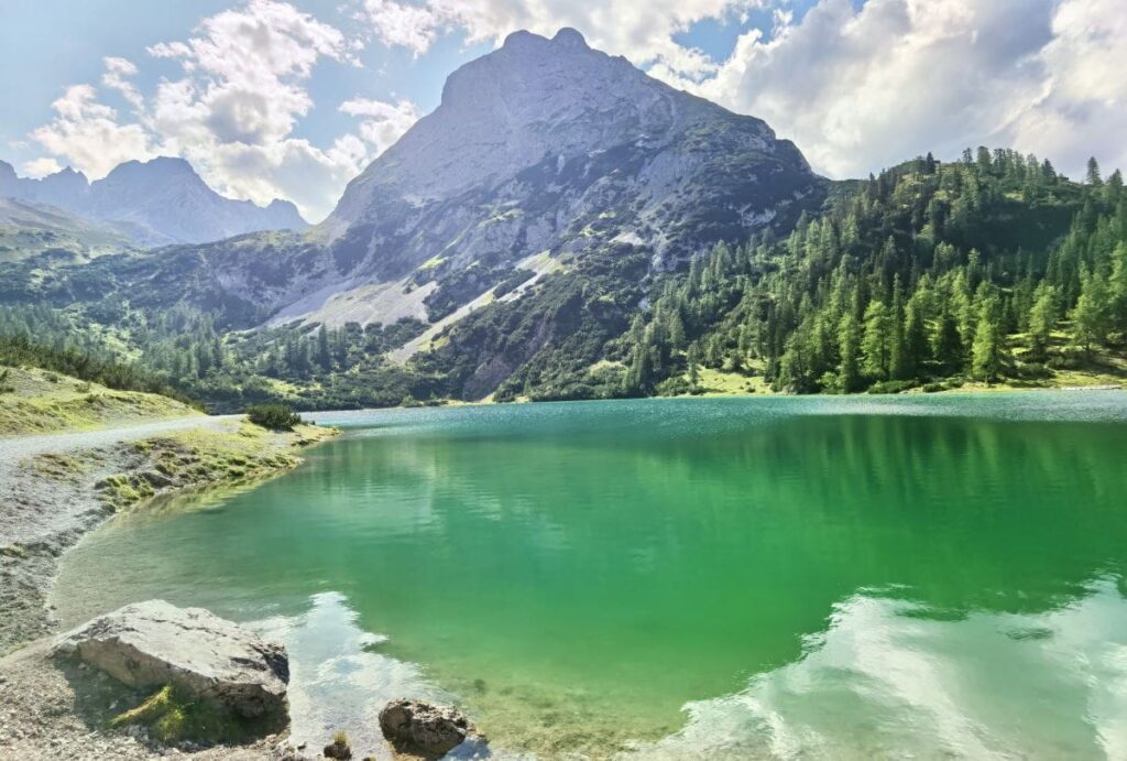 Besuch mal den Seebensee und finde schöne Wasserfälle